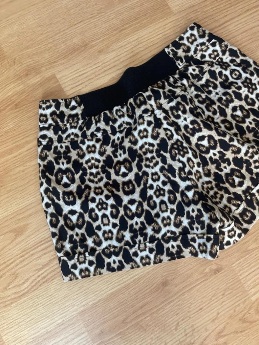 Miss Tina by Tina Knowles Cheetah Print Lightweight Stretch Waist w: Tie Shorts